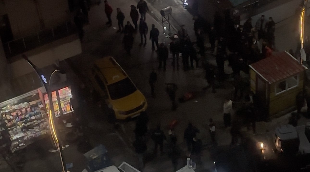 Yüksekova’da taşlı sopalı kavga: 1’i polis 2 yaralı
