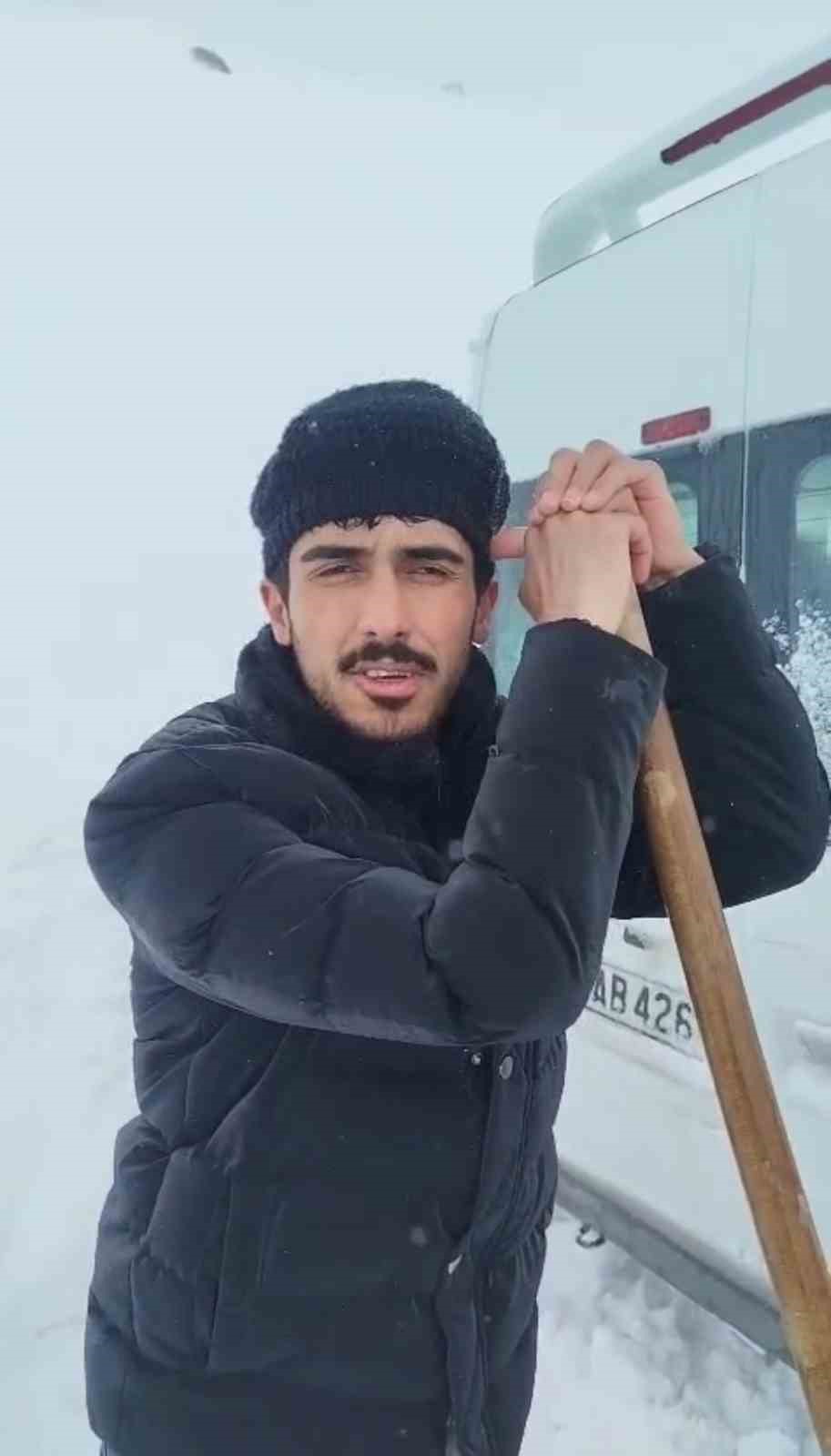 Yüksekova’da tipide yolda mahsur kalan vatandaşlar kurtarıldı
