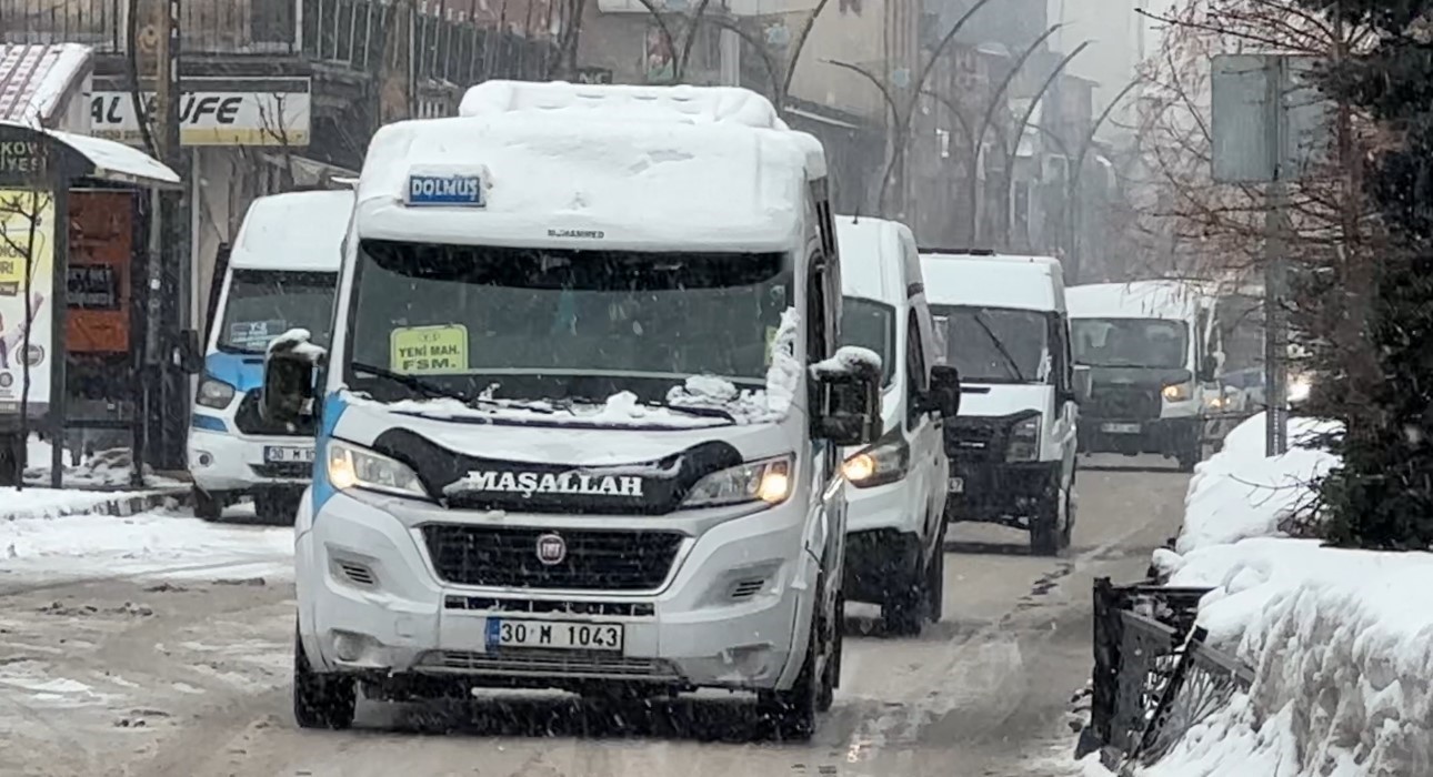 Yüksekova’da uçak seferlerine kar ve sis engeli
