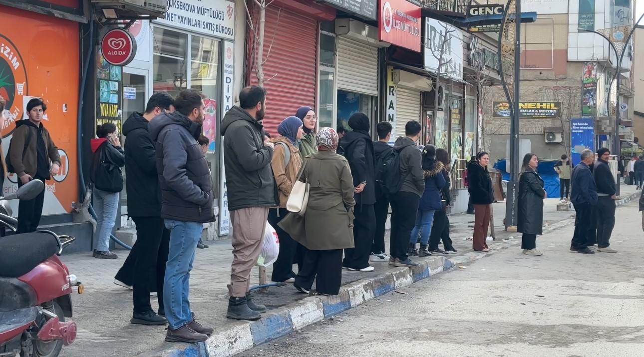 Yüksekova’da ulaşım krizi: Şehir içi servisler kontak kapattı
