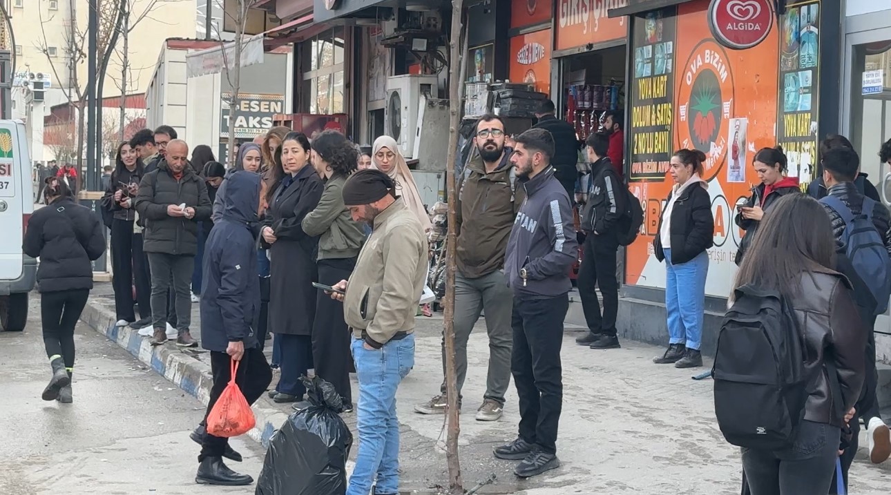 Yüksekova’da ulaşım krizi: Şehir içi servisler kontak kapattı
