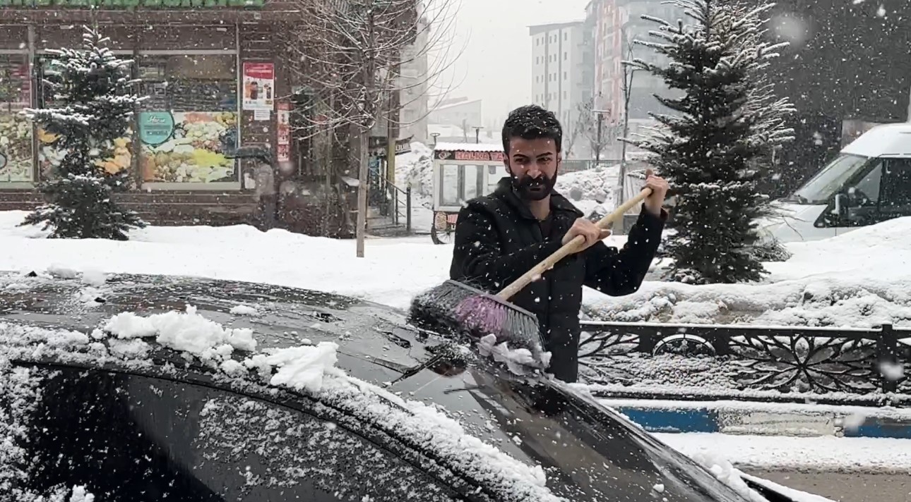 Yüksekova’da yoğun kar yağışı
