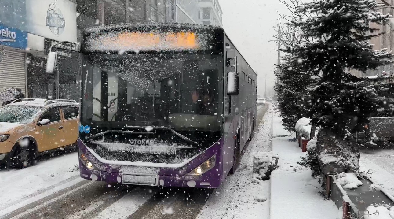 Yüksekova’da yoğun kar yağışı
