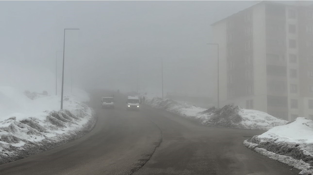 Yüksekova’da yoğun sis ulaşımı olumsuz etkiledi
