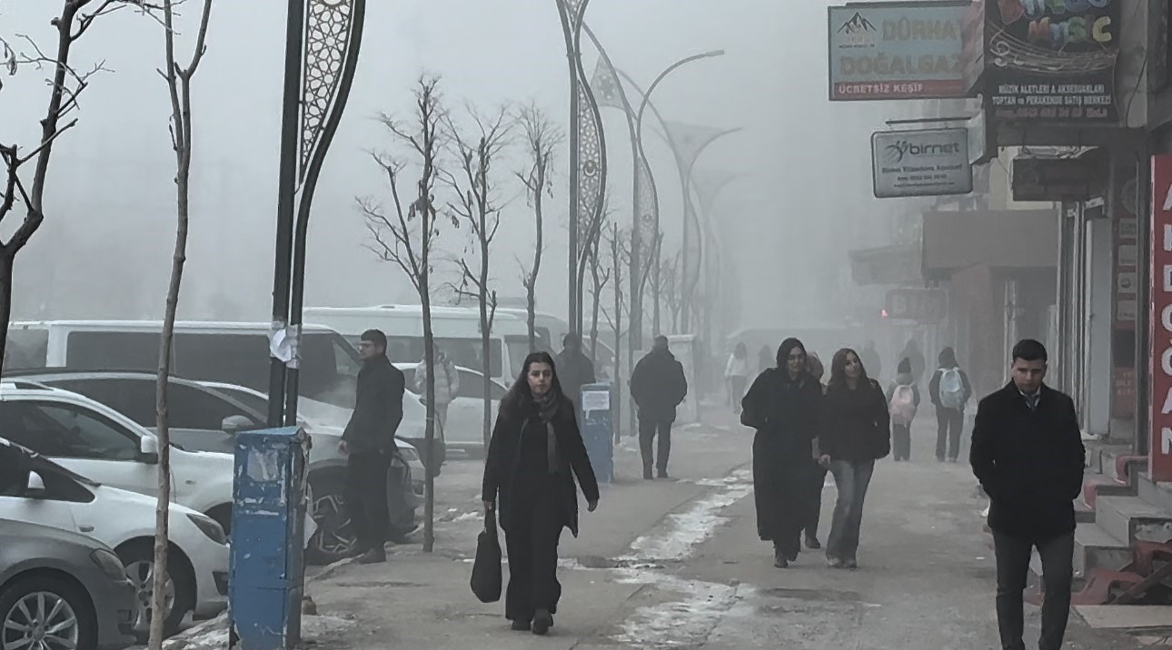 Yüksekova’da yoğun sis ulaşımı olumsuz etkiledi
