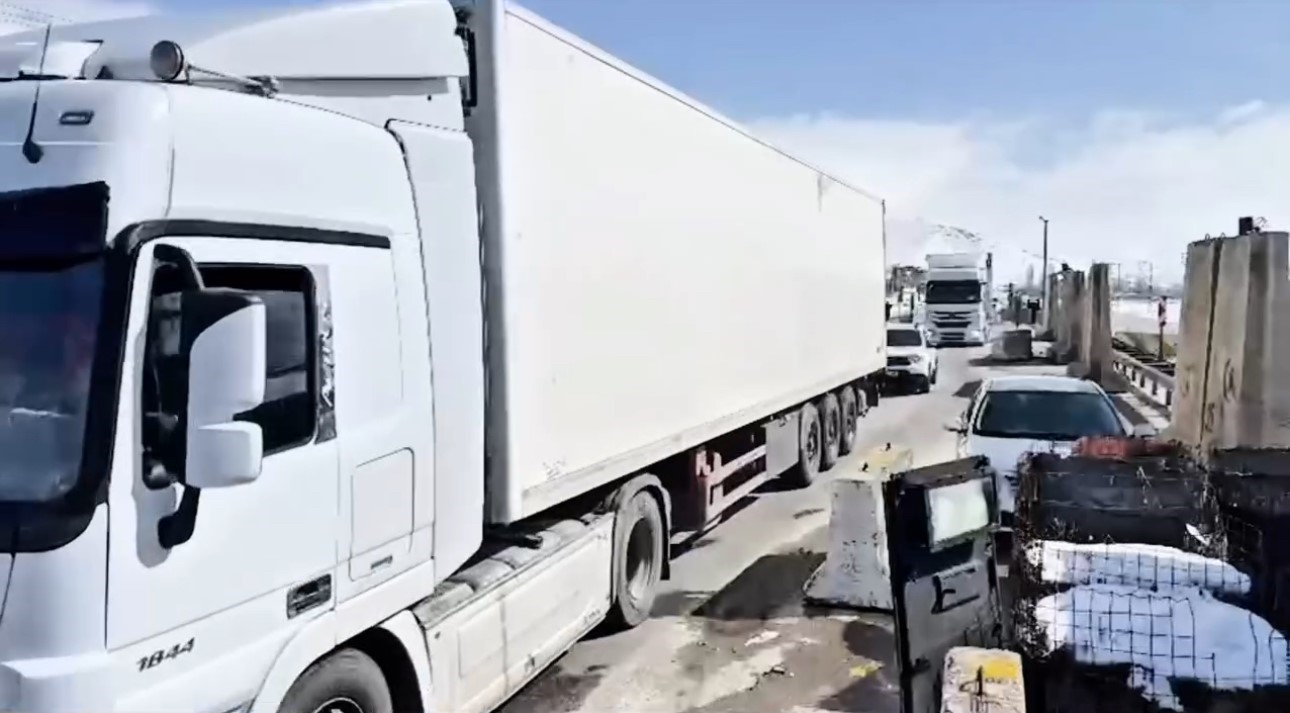 Yüksekova’da zehir tacirlerine ağır darbe: 211 kilogram uyuşturucu ele geçirildi
