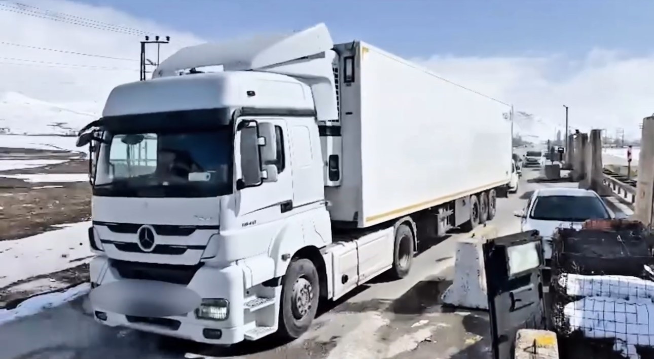 Yüksekova’da zehir tacirlerine ağır darbe: 211 kilogram uyuşturucu ele geçirildi
