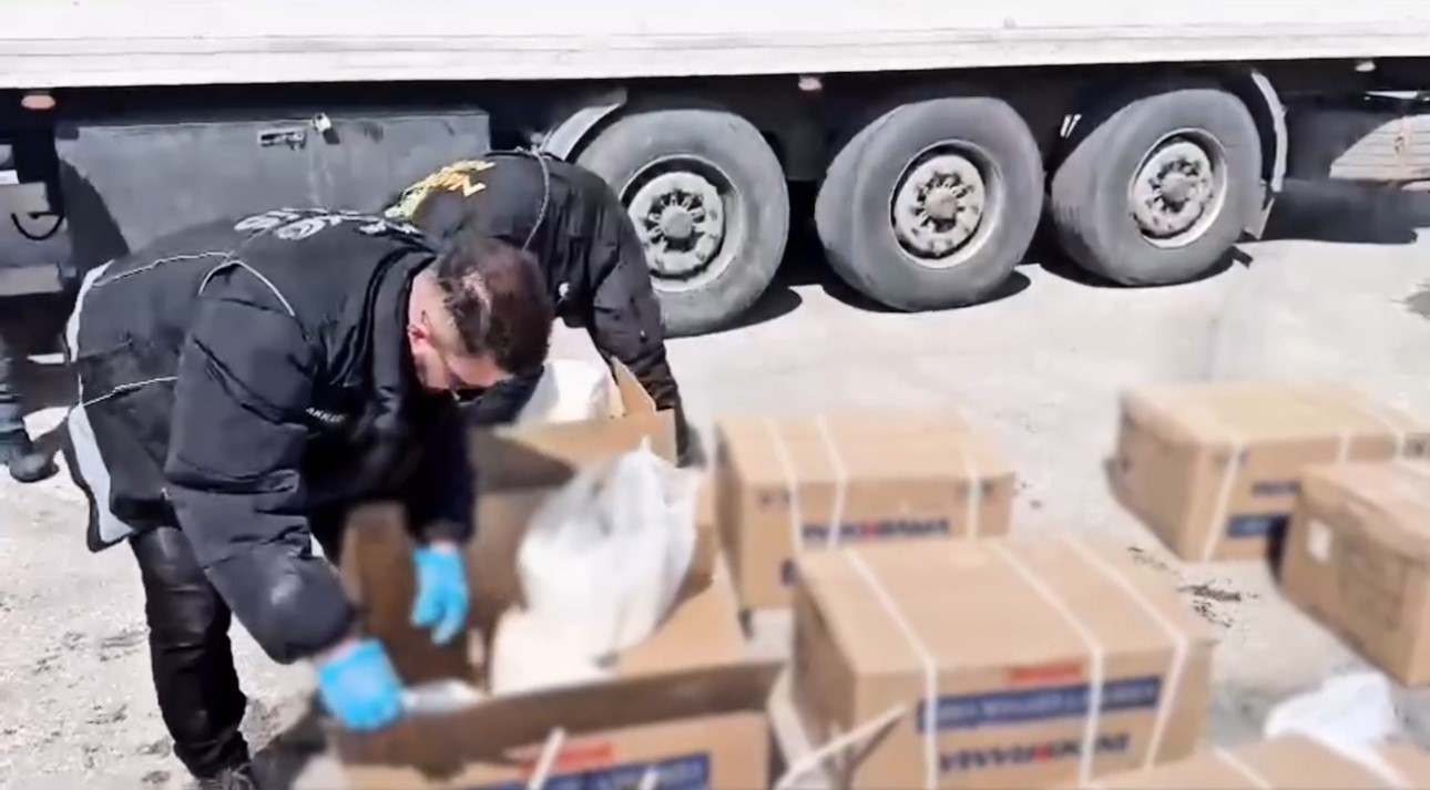 Yüksekova’da zehir tacirlerine ağır darbe: 211 kilogram uyuşturucu ele geçirildi
