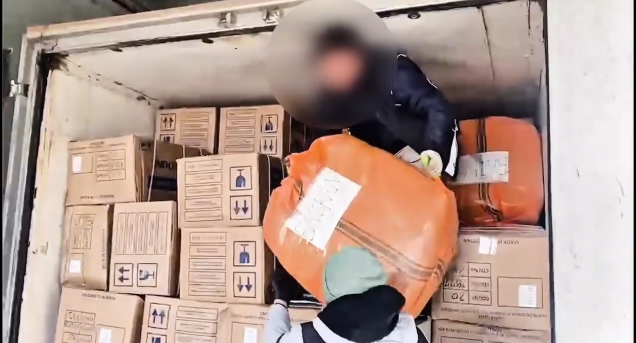 Yüksekova’da zehir tacirlerine ağır darbe: 211 kilogram uyuşturucu ele geçirildi
