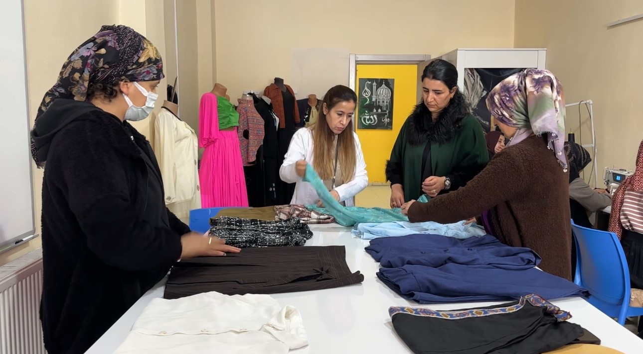 Yüksekovalı kadınlar hem meslek öğreniyor hem geleceğe hazırlanıyor
