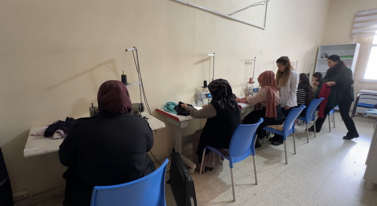 Yüksekovalı kadınlar hem meslek öğreniyor hem geleceğe hazırlanıyor
