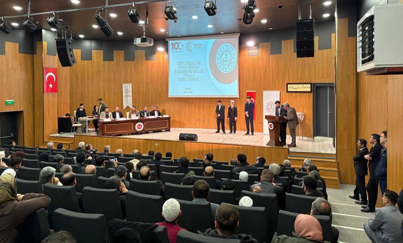 Yüksekovalı öğrenci ezan okuma yarışmasında bölge birincisi oldu
Yüksekovalı öğrenci ezan okuma yarışmasında bölge birincisi oldu