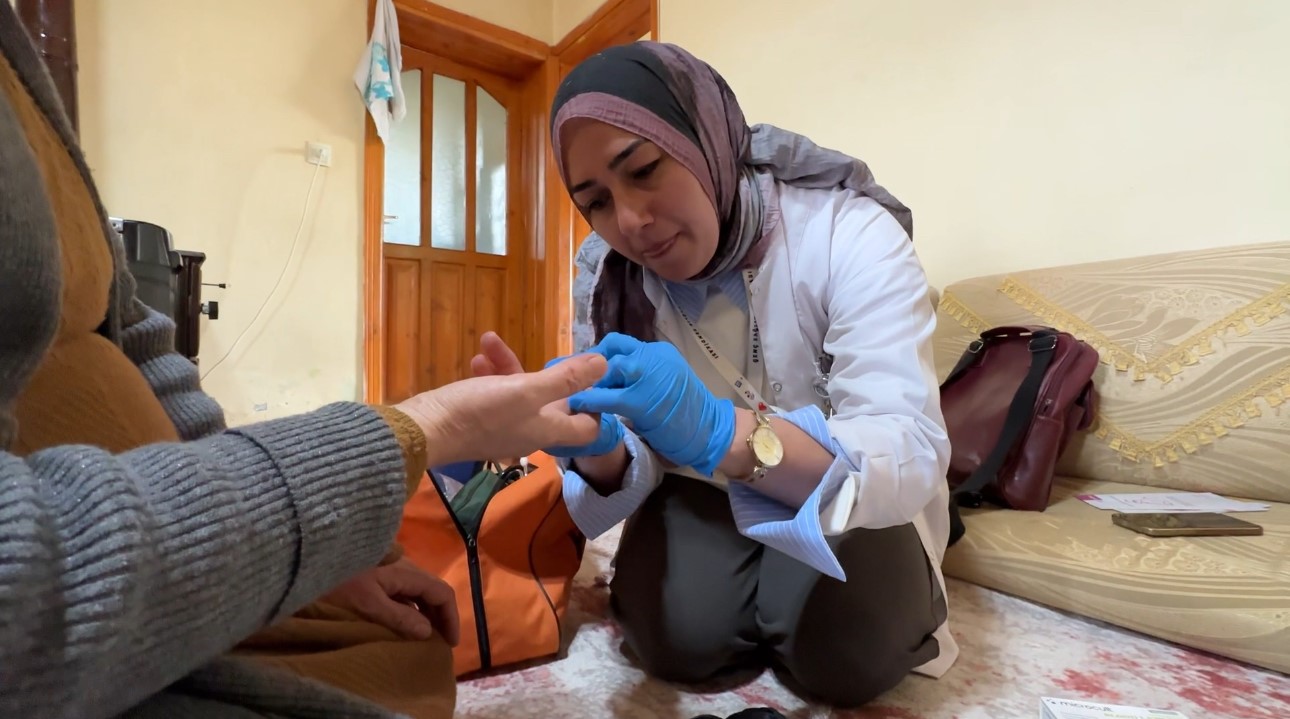 Yüksekova’nın fedakar ebeleri gebeler için yollarda
