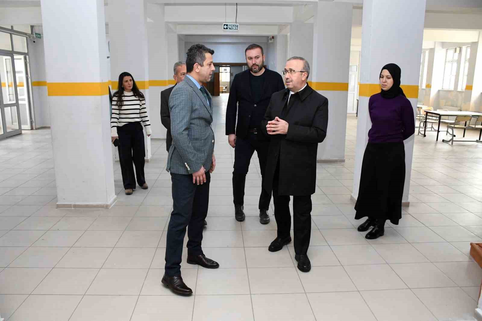 Yükümlülerin temizlediği lisenin fiziki imkânları değerlendirildi
