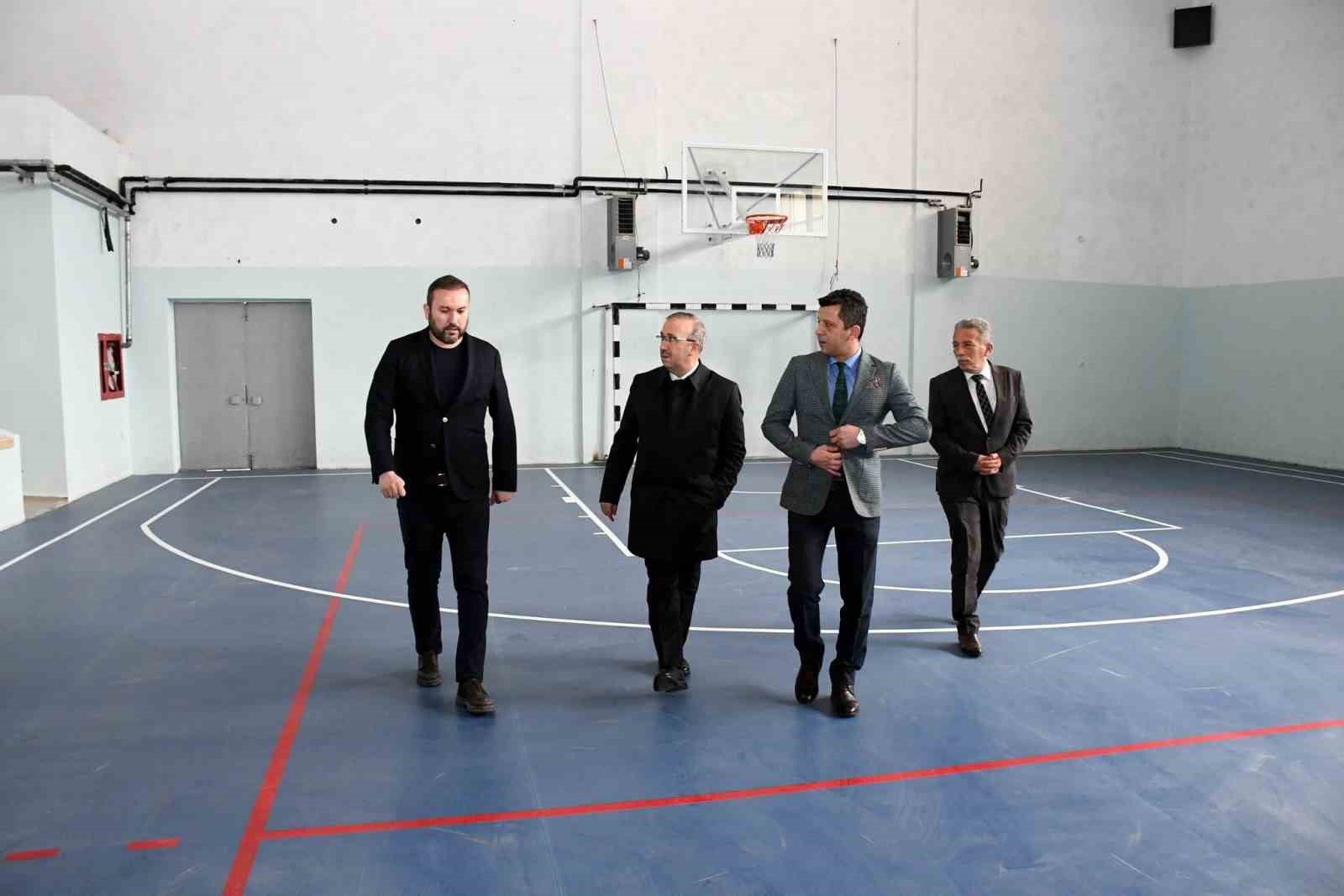 Yükümlülerin temizlediği lisenin fiziki imkânları değerlendirildi
