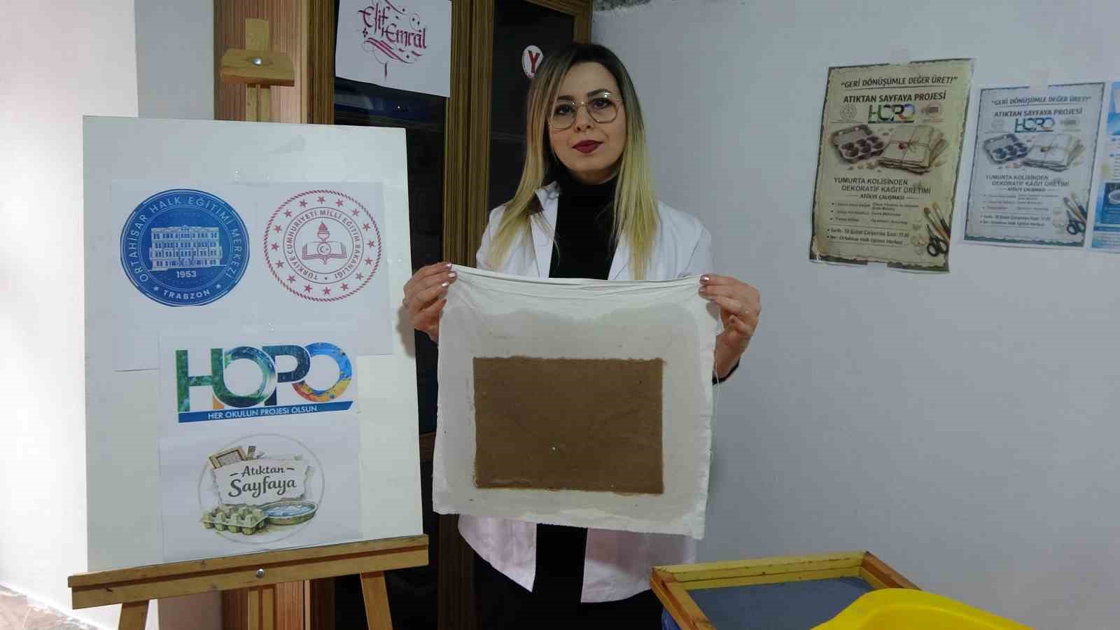 Yumurta kolilerinden el yapımı kağıt üretiyorlar
