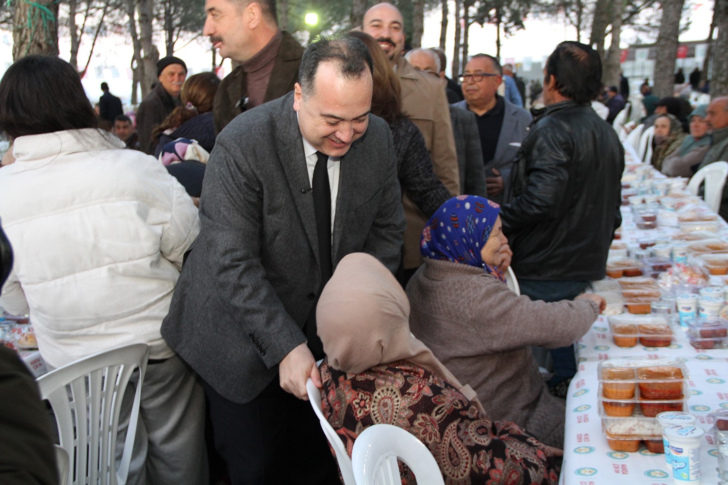 Yunus Emre ve Tabduk Emre Türbesi’nde iftar düzenlendi
Yunus Emre ve Tabduk Emre Türbesi’nde iftar düzenlendi