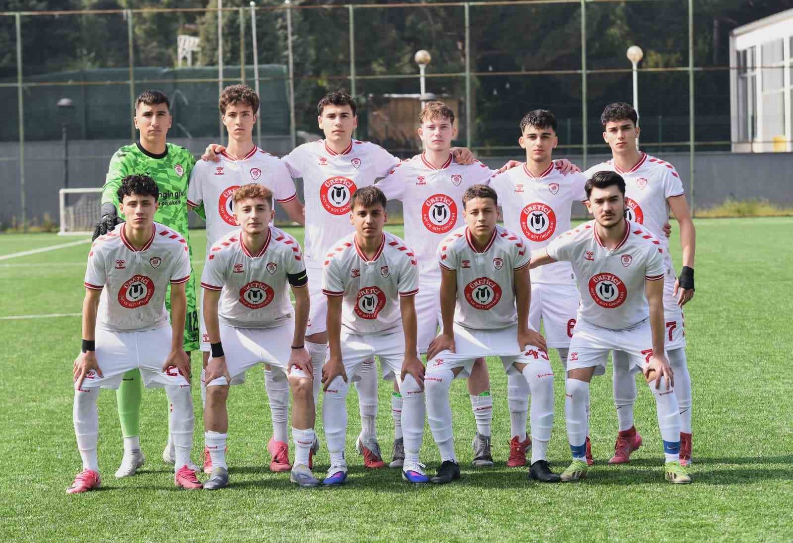 Yunusemre Belediyespor üst üste üçüncü kez şampiyon

