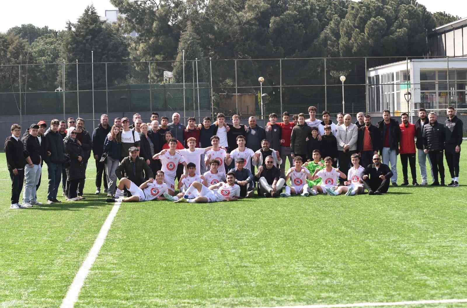 Yunusemre Belediyespor üst üste üçüncü kez şampiyon
