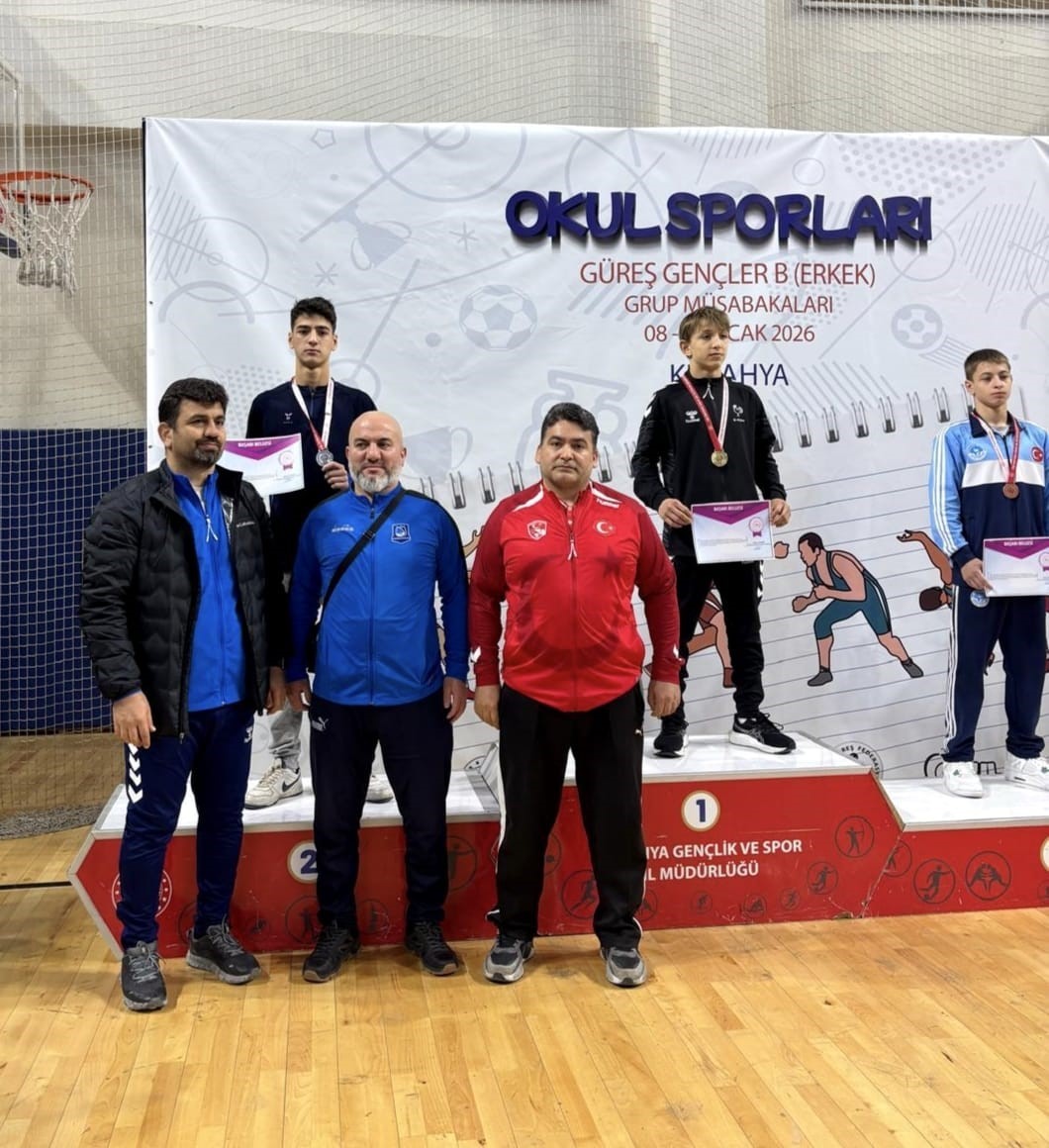 Yunusemre Belediyesporlu güreşçiler Kütahya’dan üç madalyayla döndü
