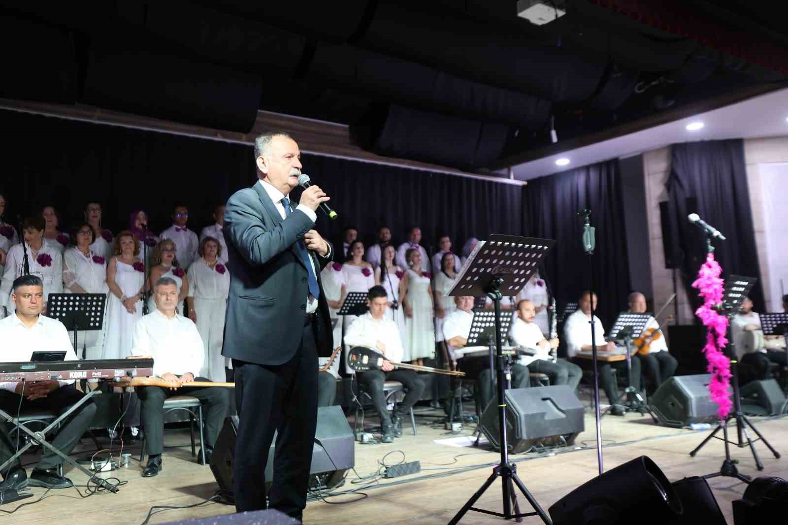 Yunusemre Türk Müziği Topluluğundan unutulmaz konser
