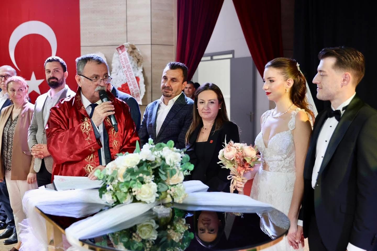 Yunusemre’de 2025 yılında bin 464 çift dünyaevine girdi
