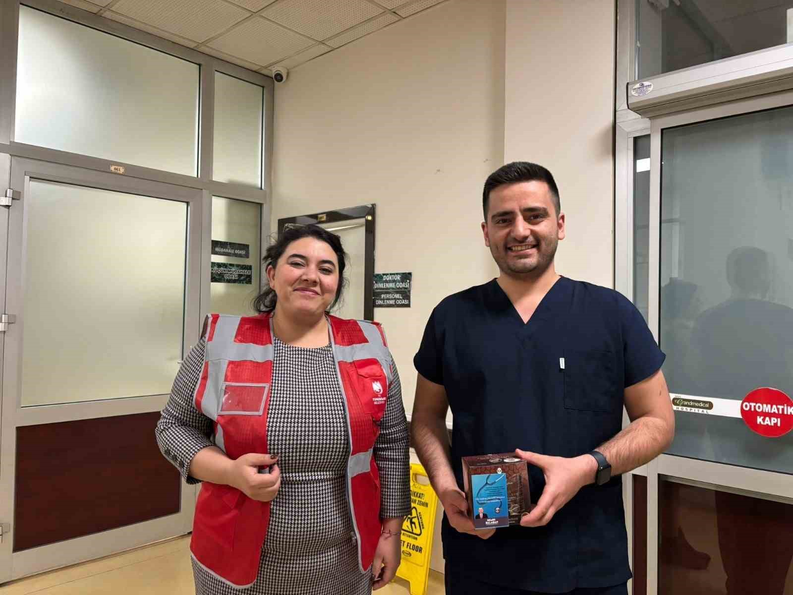 Yunusemre’de nöbetçi doktorlar unutulmadı
