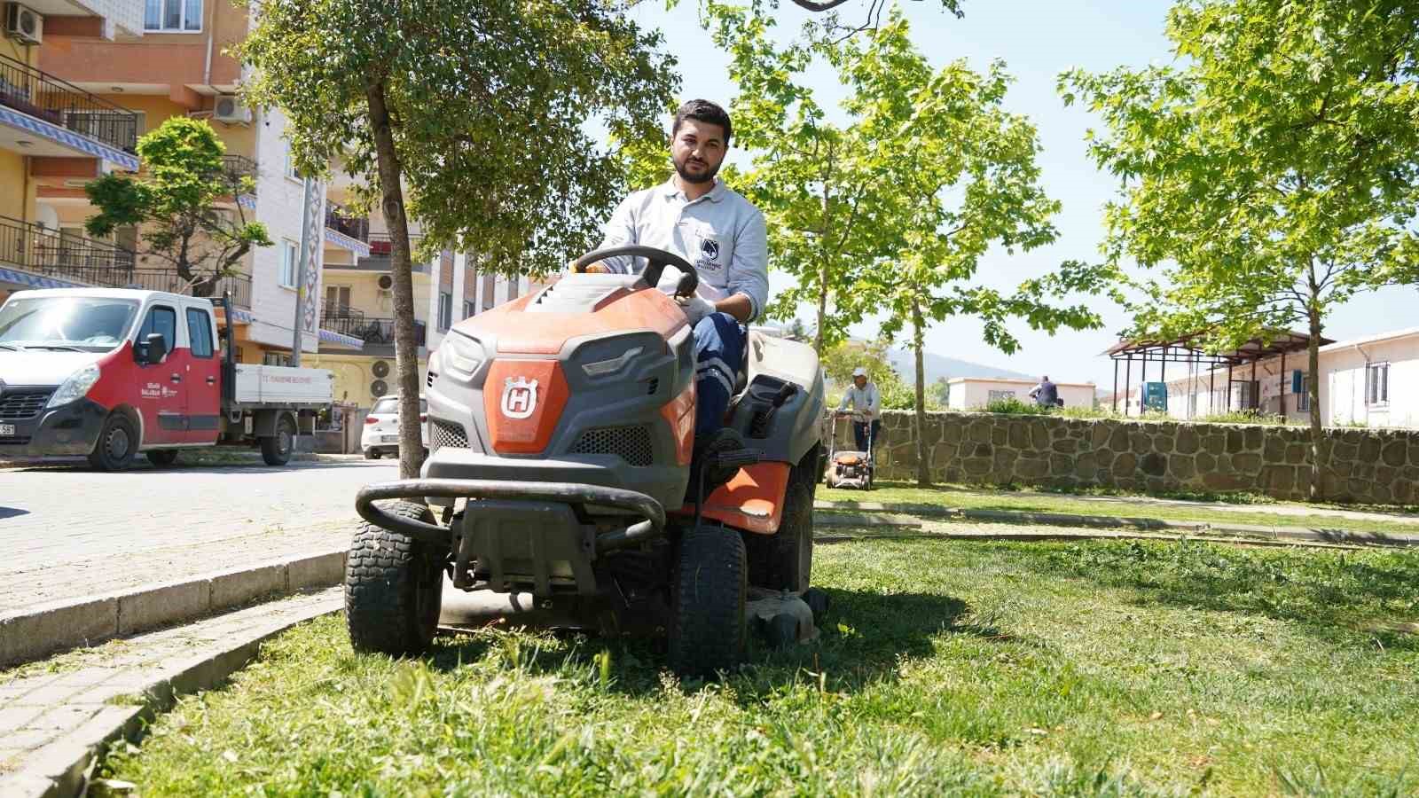 Yunusemre’de yaz mesaisi başladı
