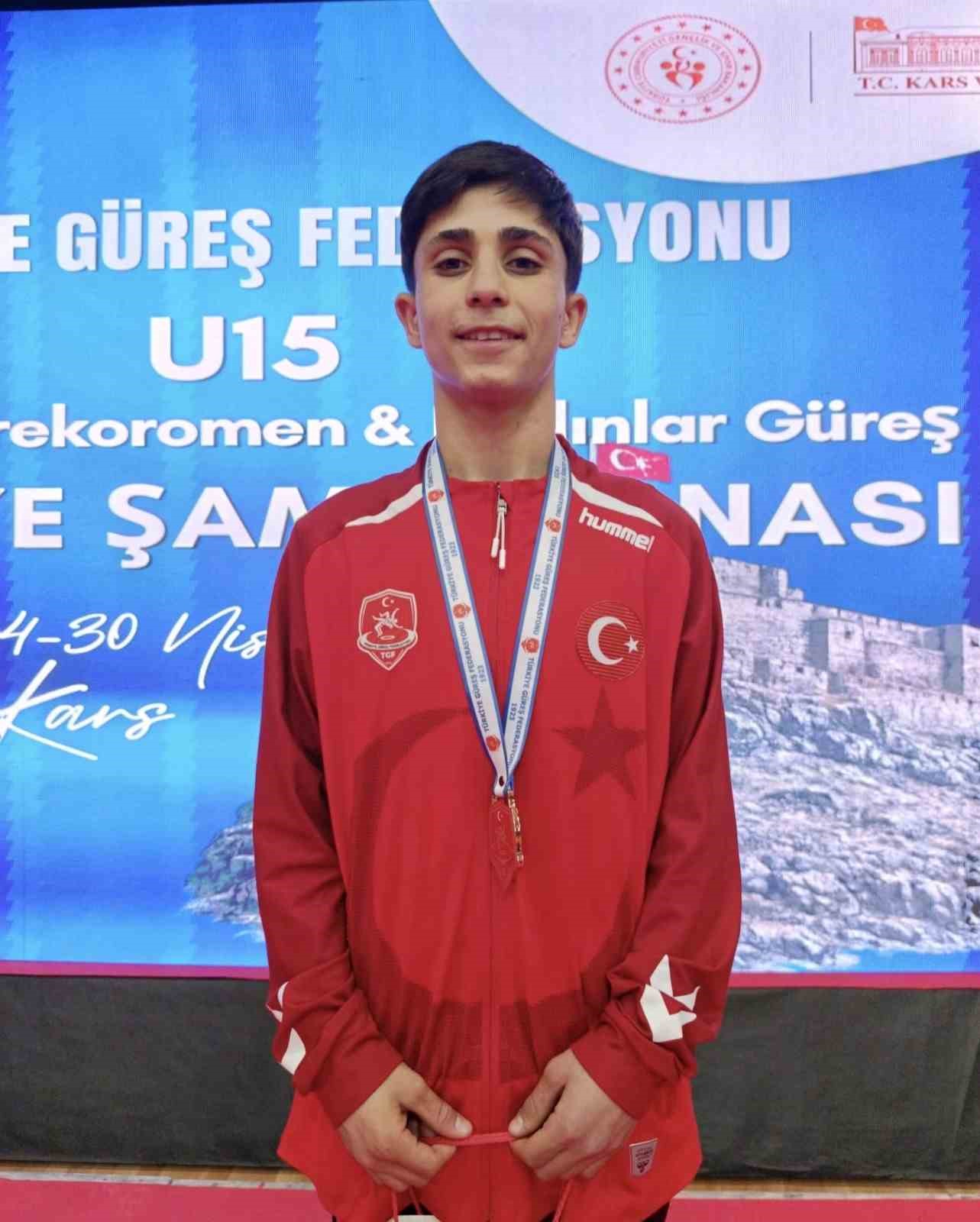 Yunusemreli güreşçi Kalay’dan bronz madalya

