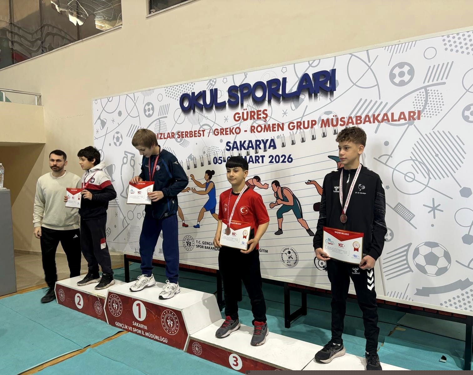 Yunusemreli yıldız güreşçilerden iki bronz madalya
