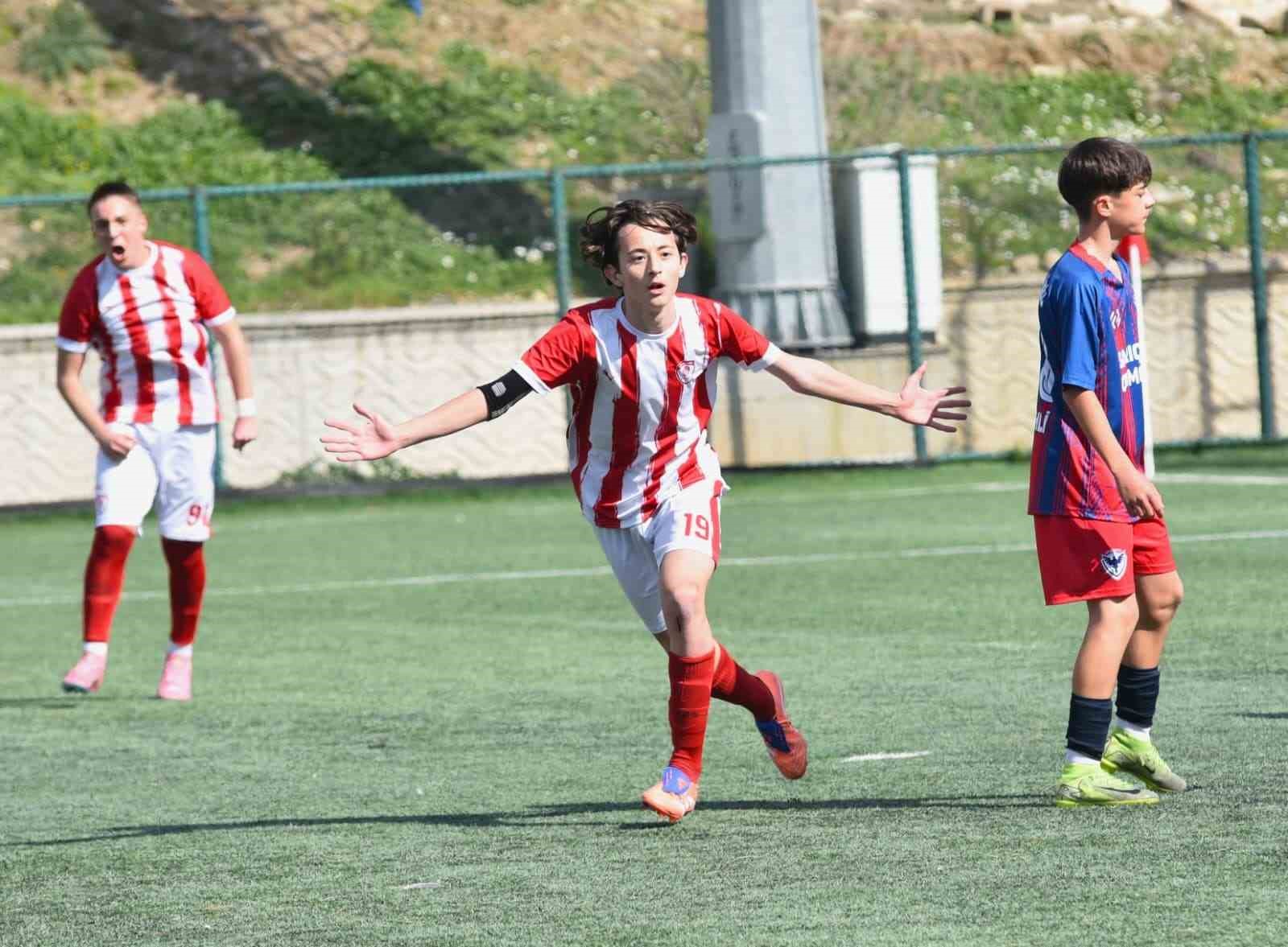 Yunusemre’nin U16’ları Türkiye Şampiyonası’na katılmaya hak kazandı
