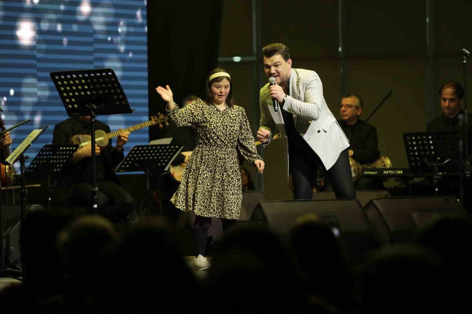 ‘Yüreğimizdeki Ezgiler’ gönüllere dokundu
