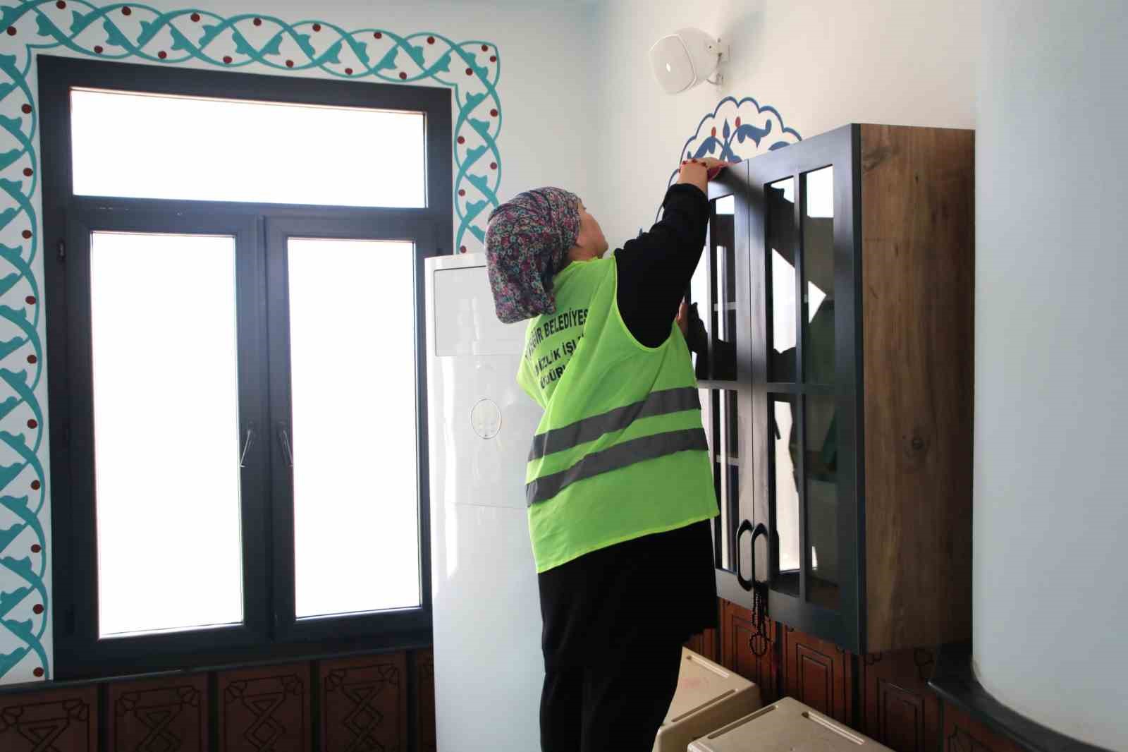 Yüreğir Belediyesi’nden ibadethanelerde bayram temizliği
