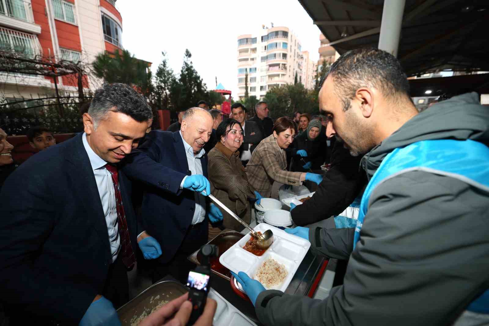 Yüreğir Belediyesi’nden Serinevler’de birlik ve beraberlik iftarı
