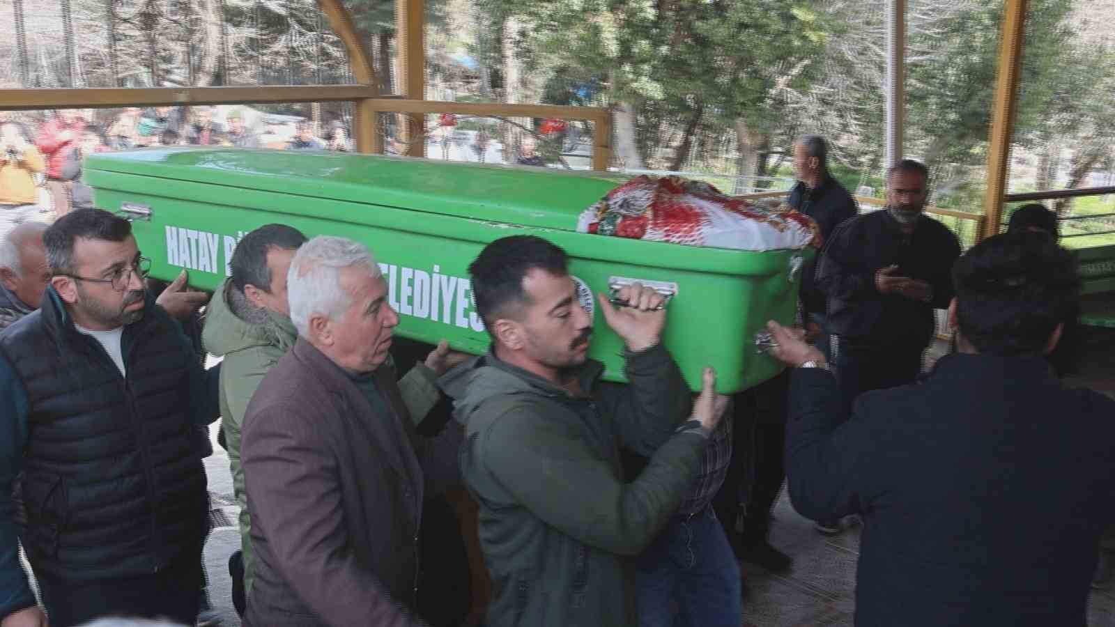 Yürek burkan kazada hamile kadını 5 ay önce evlendiği eşinden ölüm ayırdı
Yürek burkan kazada hamile kadını 5 ay önce evlendiği eşinden ölüm ayırdı