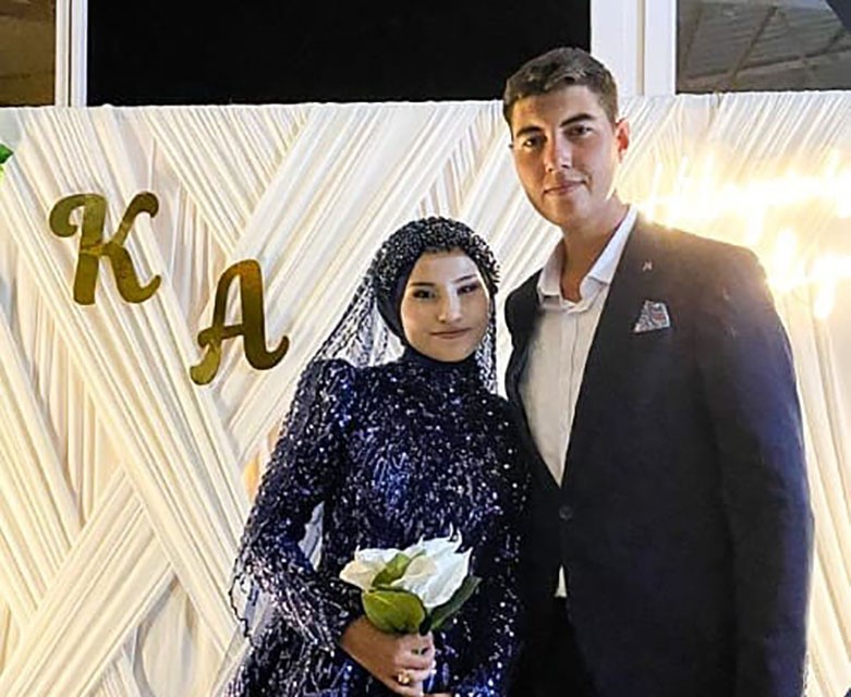 Yürek burkan kazada hamile kadını 5 ay önce evlendiği eşinden ölüm ayırdı
Yürek burkan kazada hamile kadını 5 ay önce evlendiği eşinden ölüm ayırdı