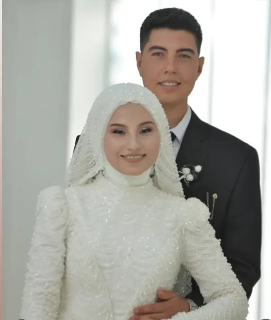 Yürek burkan kazada hamile kadını 5 ay önce evlendiği eşinden ölüm ayırdı
Yürek burkan kazada hamile kadını 5 ay önce evlendiği eşinden ölüm ayırdı