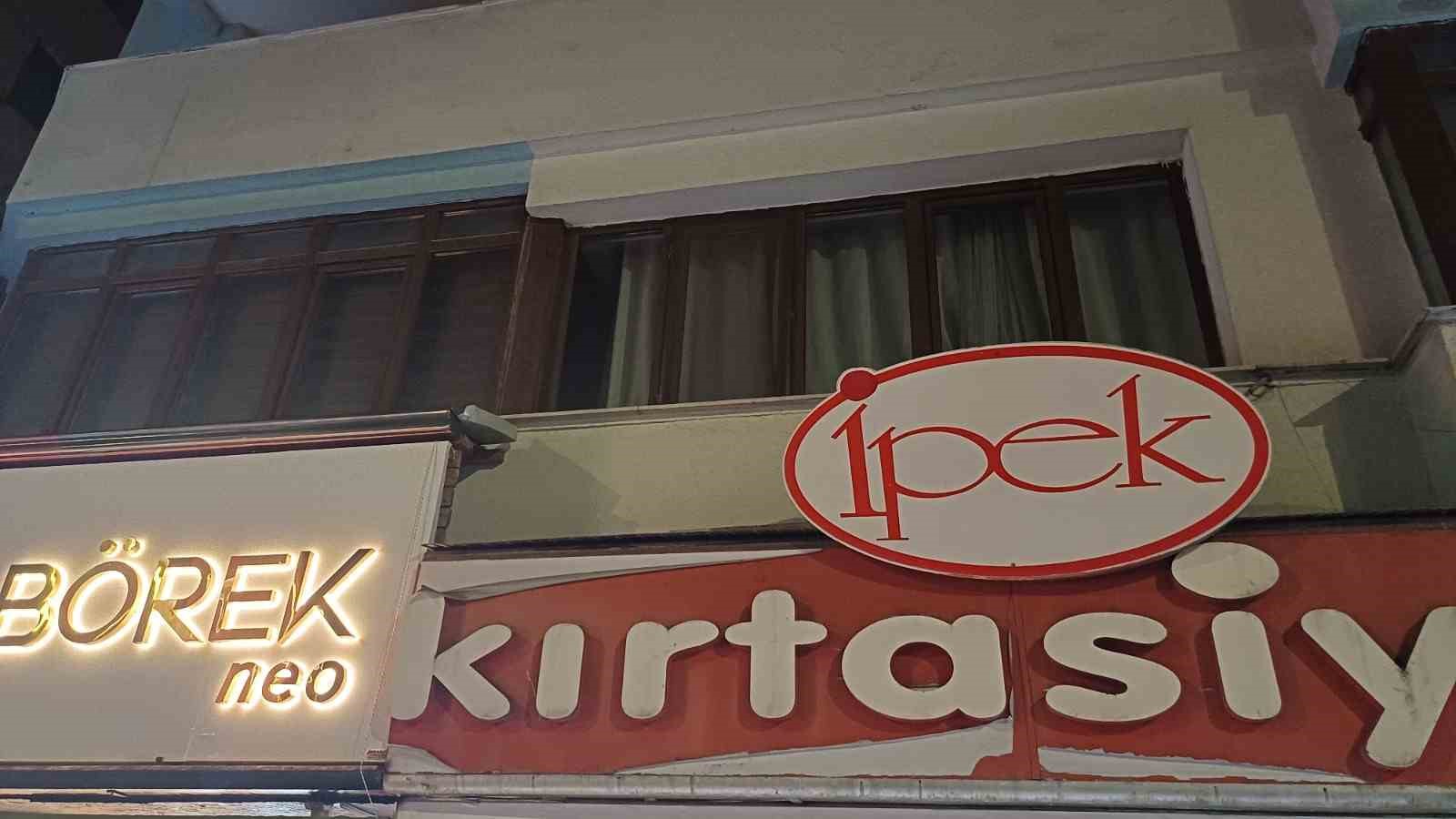 Yurt dışında olan Katarlının dairesini basan su 6 esnafı mağdur etti
