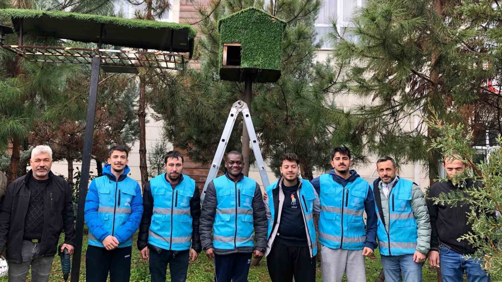 Yurt öğrencileri kuşlar için ev yaptılar
