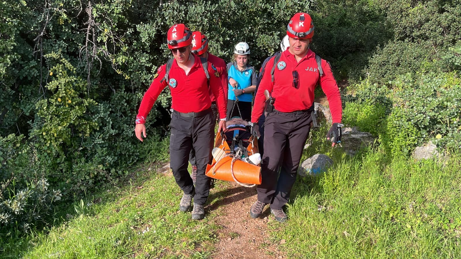Yürüyüş yaparken, ayağı kırılan şahıs kurtarıldı
