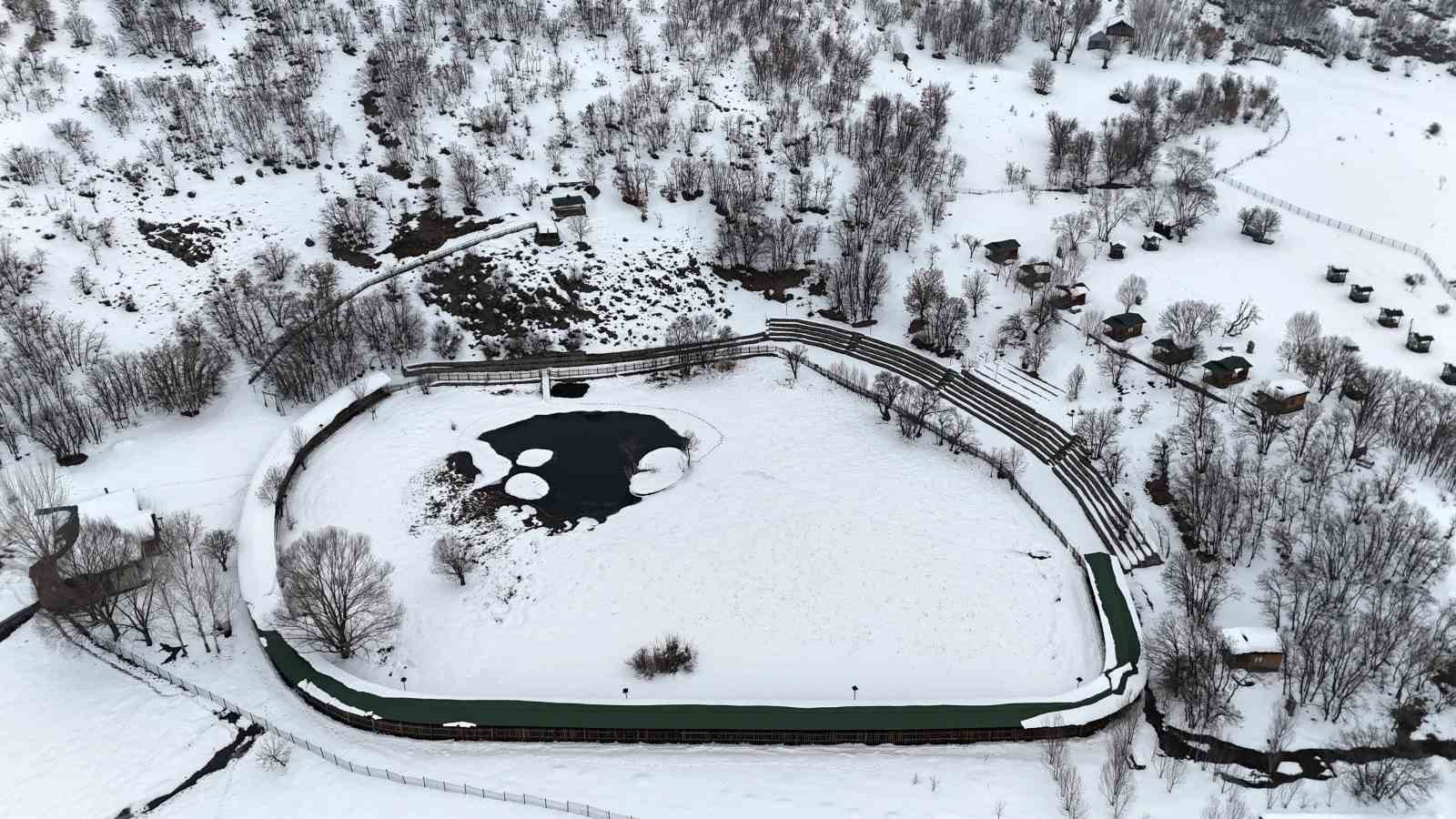 Yüzen Adalar karla kaplandı, beyaz örtü havadan görüntülendi
Yüzen Adalar karla kaplandı, beyaz örtü havadan görüntülendi