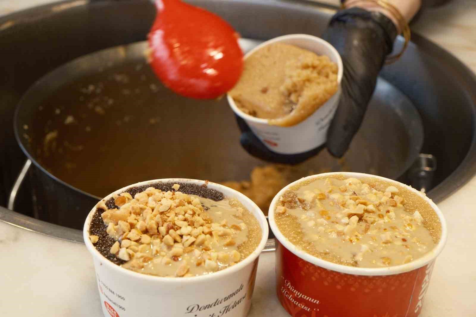 Yüzlerce yıllık tatlıyı dondurmayla buluşturdu; şimdi dünyaya satıyor
