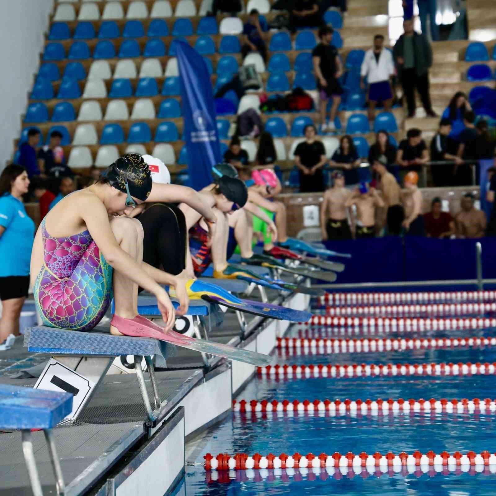 Yüzmede Elazığ’a 19 madalya
