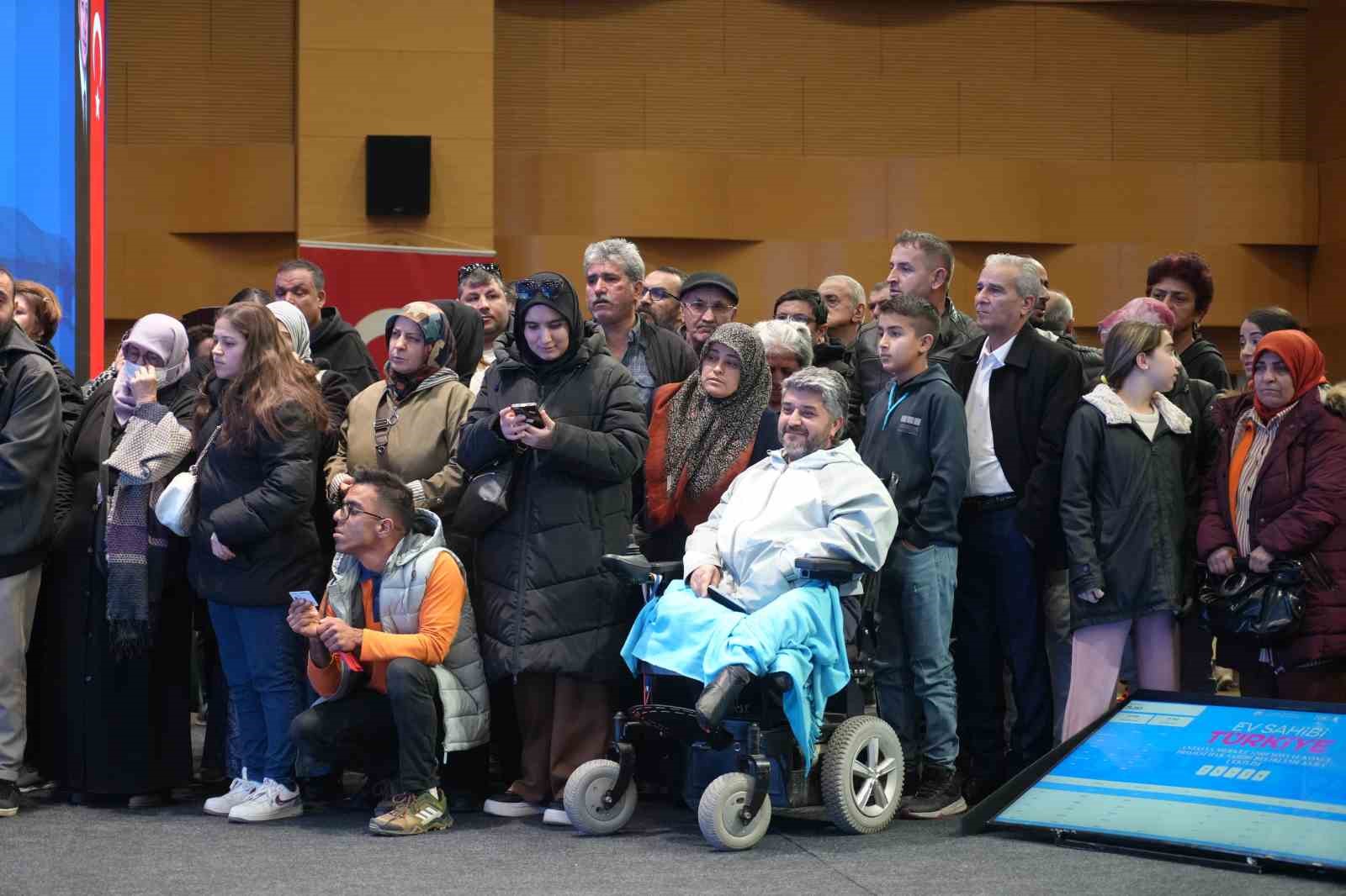 Yüzyılın Konut Projesi kapsamında Antalya’da kura heyecanı: 13 bin 213 konut için çekiliş yapıldı
