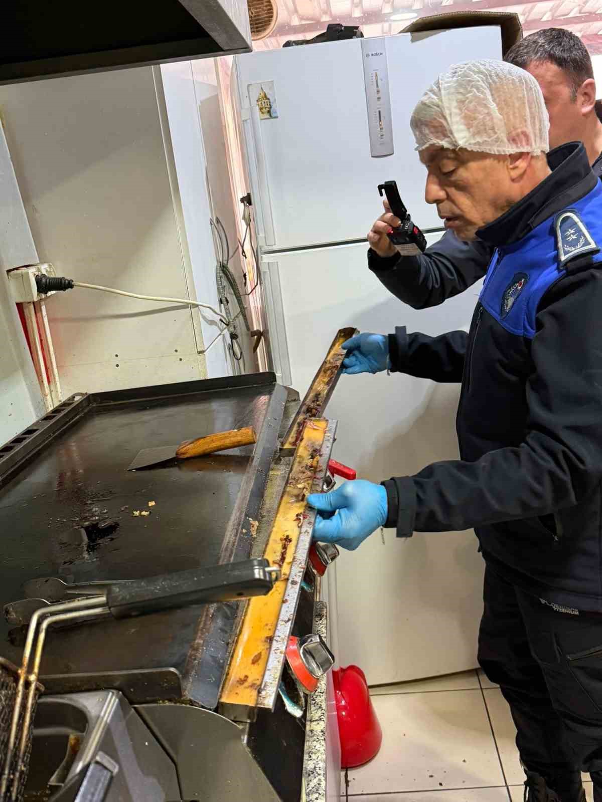 Zabıta denetimlerde gördükleri karşısında şok oldu
