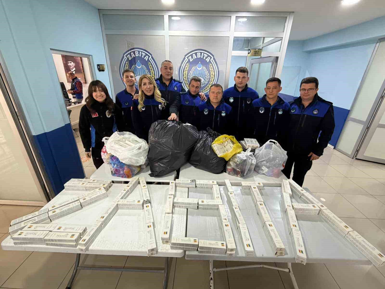 Zabıta ekipleri güzellik salonlarına yaptığı denetimde son kullanma tarihi geçen bin 500 ürüne el koydu
Zabıta ekipleri güzellik salonlarına yaptığı denetimde son kullanma tarihi geçen bin 500 ürüne el koydu