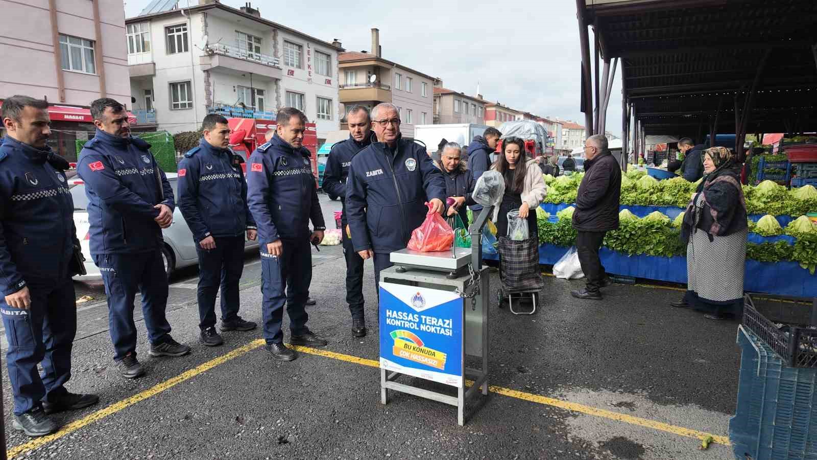 Zabıta ekiplerinden fırın, pazar ve market denetimi
