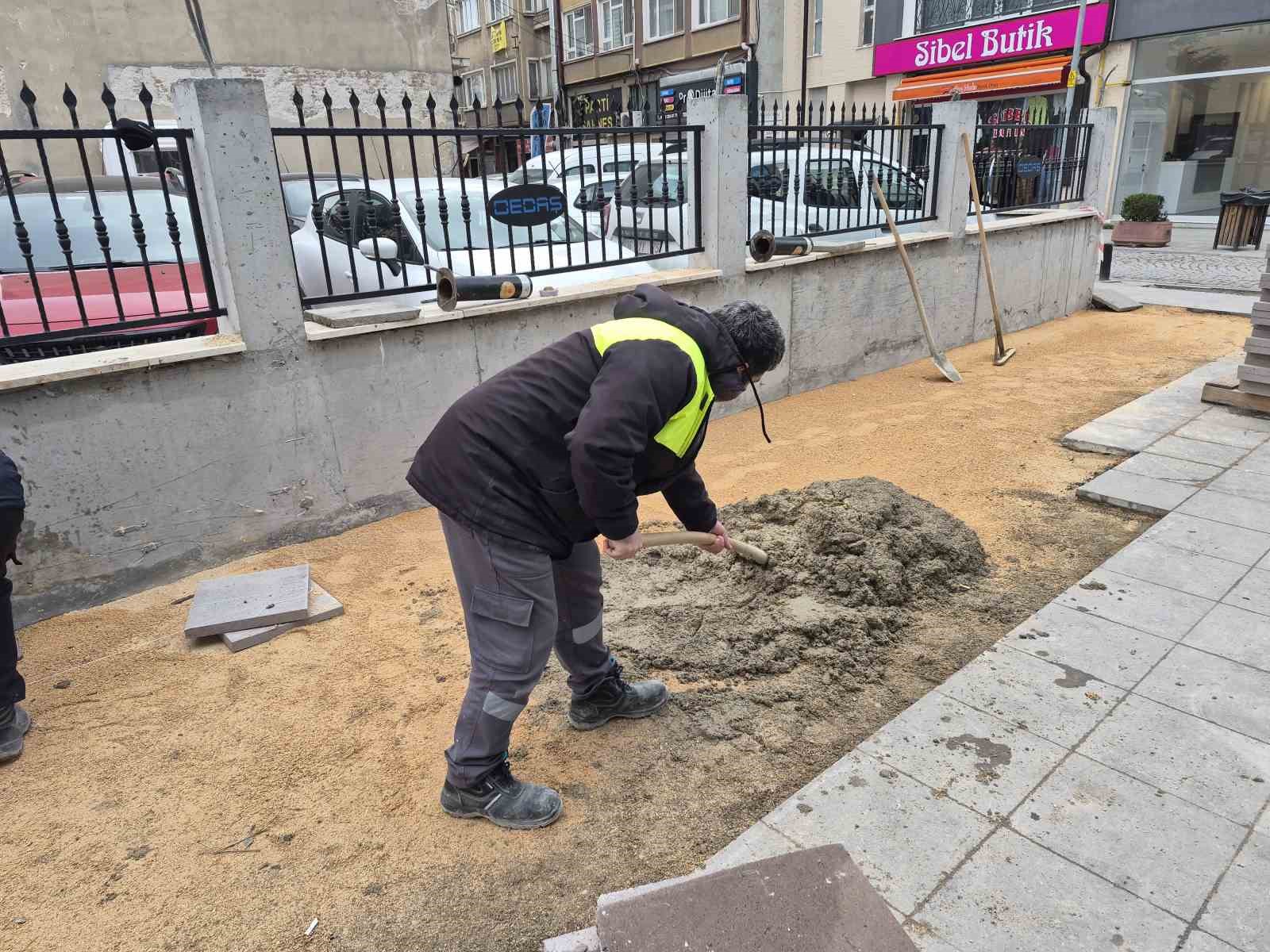 Zabıta ile vatandaş arasındaki hatalı park tartışması polis merkezinde bitti
Zabıta ile vatandaş arasındaki hatalı park tartışması polis merkezinde bitti