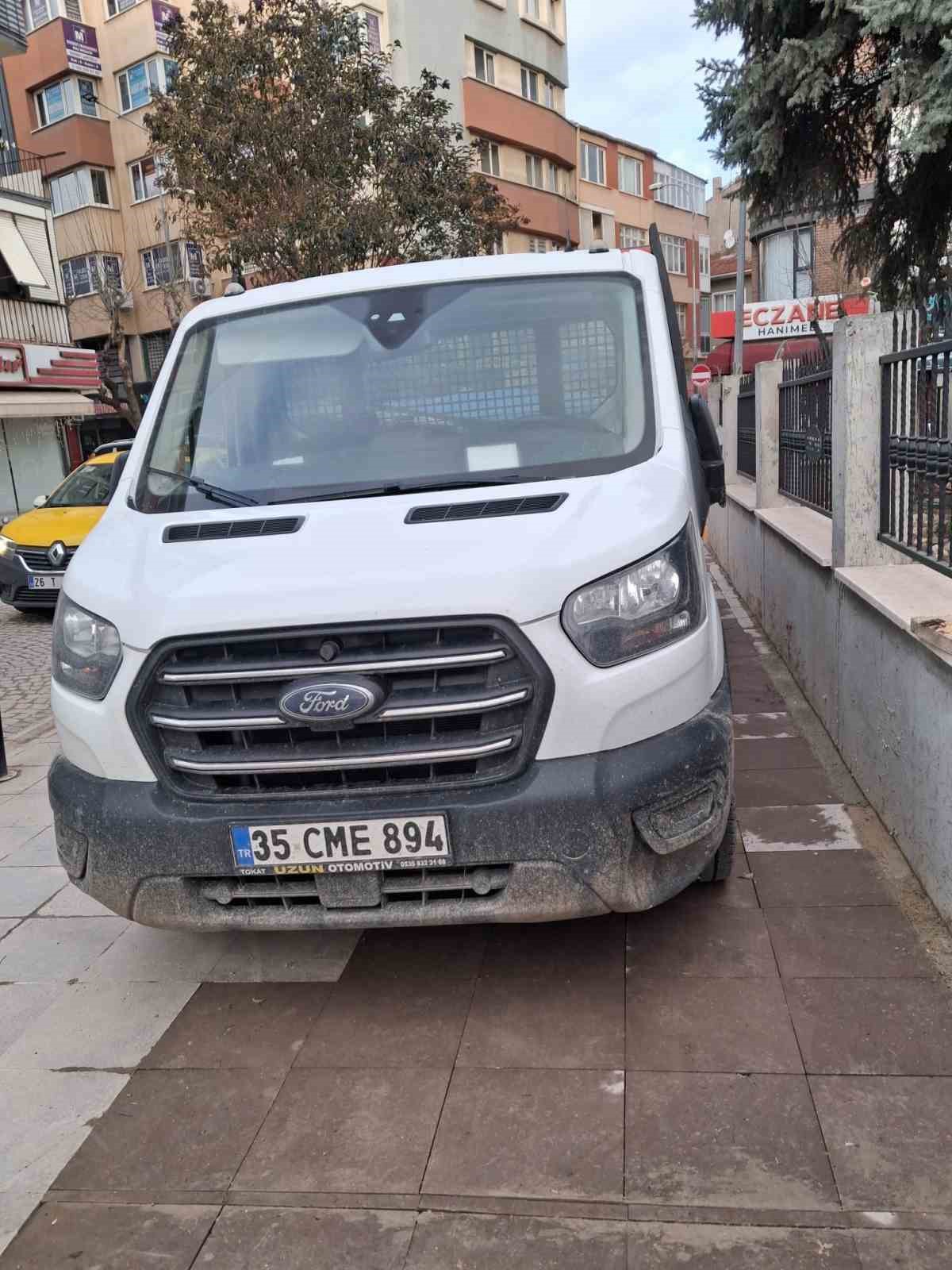 Zabıta ile vatandaş arasındaki hatalı park tartışması polis merkezinde bitti
Zabıta ile vatandaş arasındaki hatalı park tartışması polis merkezinde bitti