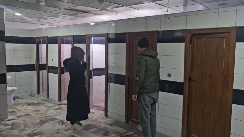 Zabıtadan kaçan dilenciler cami tuvaletinde yakalandı
